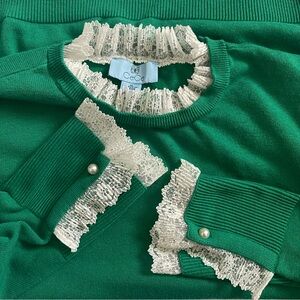 CeCe Crewneck Sweater Emerald Green Lace-Trim Pearl Button Cuffs Classic Preppy